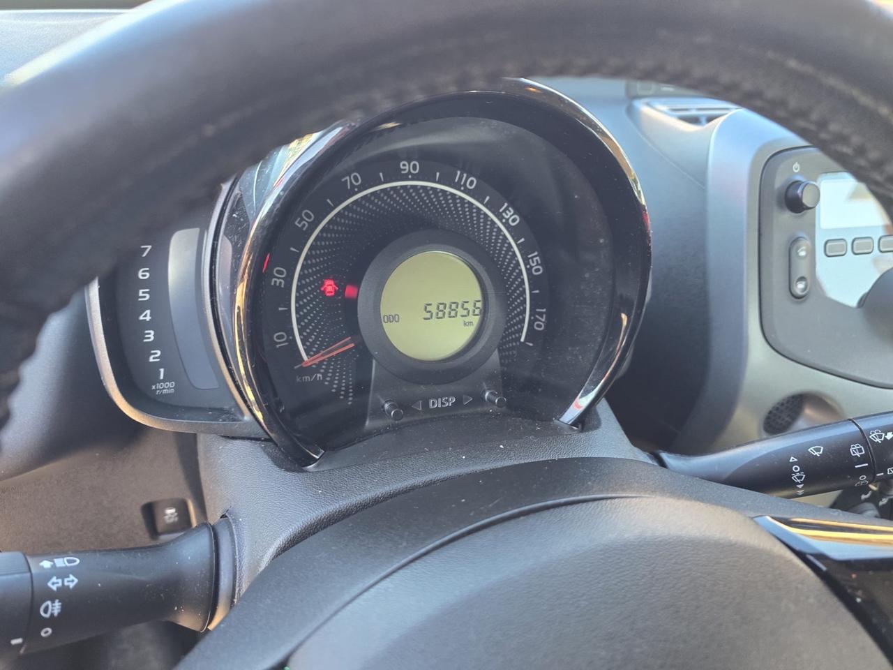 Toyota Aygo Connect 1.0 VVT-i 72 CV 5 porte x-clusiv