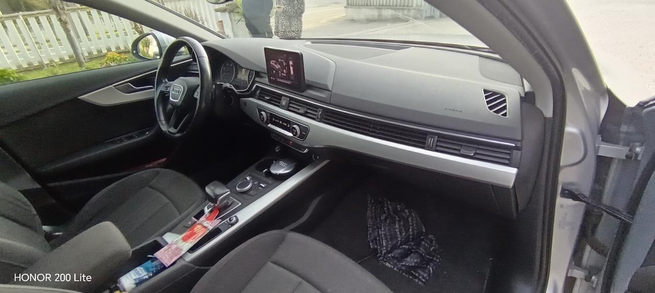 Audi A4 Avant 30 2.0 tdi Business 122cv s-tronic