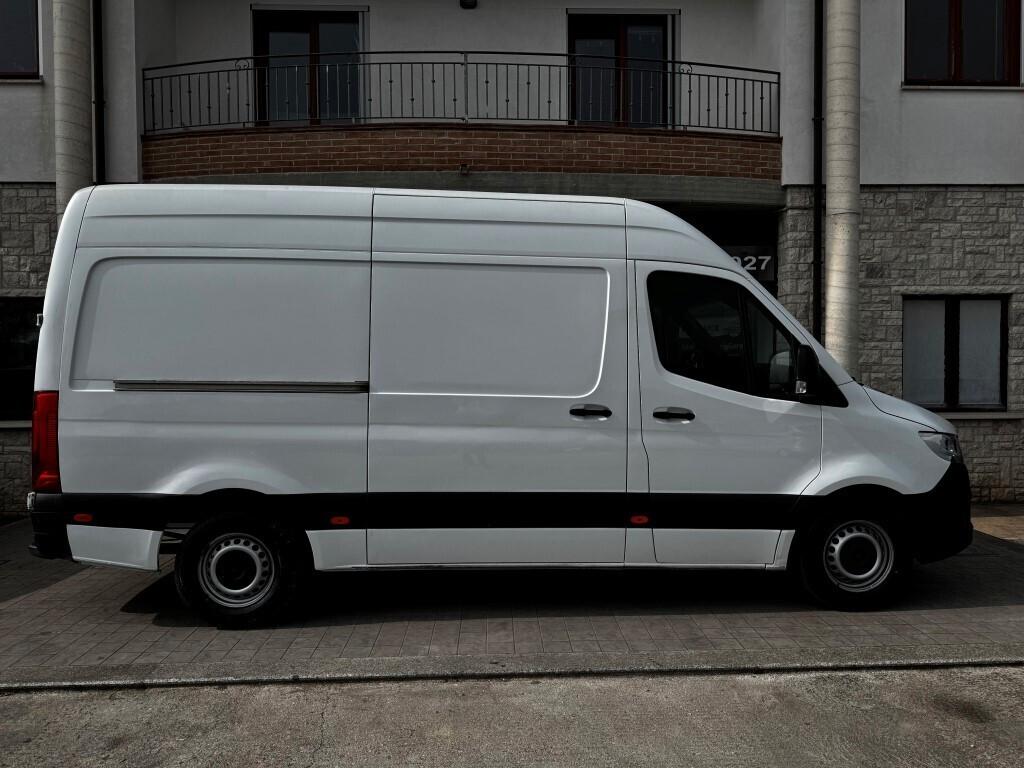 Mercedes-Benz Sprinter Cargo Van L2 H2