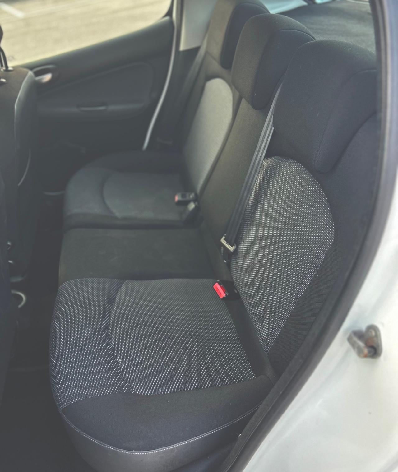 Peugeot 206 Plus 1.4 HDi 70CV 5p Neopatentati 2011