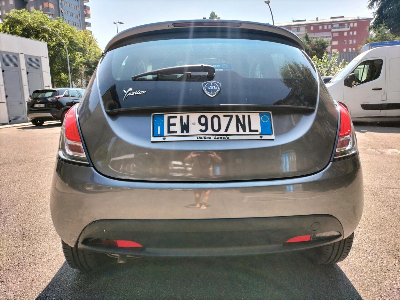 Lancia Ypsilon 1.2 69 CV 5 porte S&S Silver
