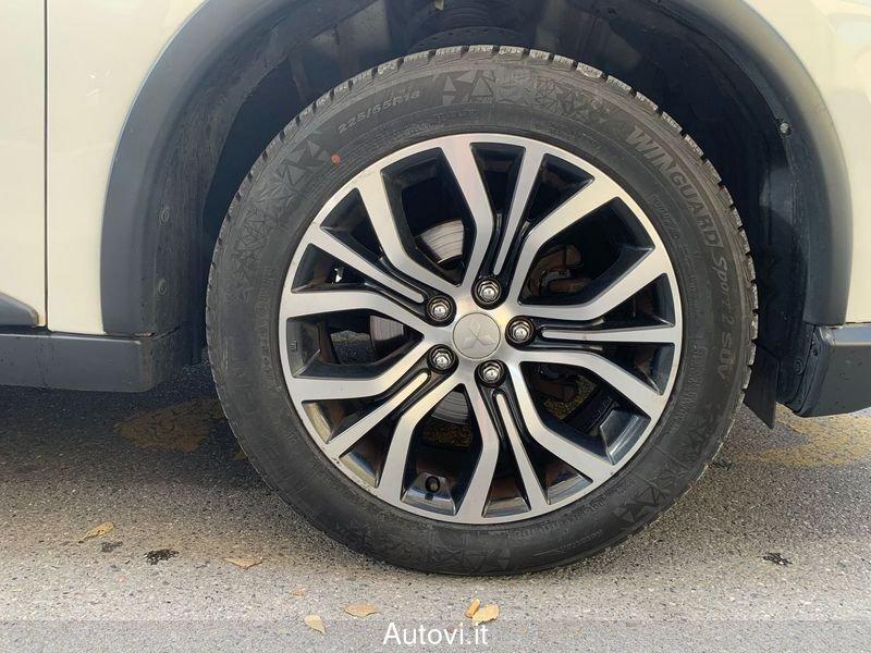 Mitsubishi Outlander Outlander 2.2 DI-D 4WD Instyle Plus SDA 7 posti (PROMO)