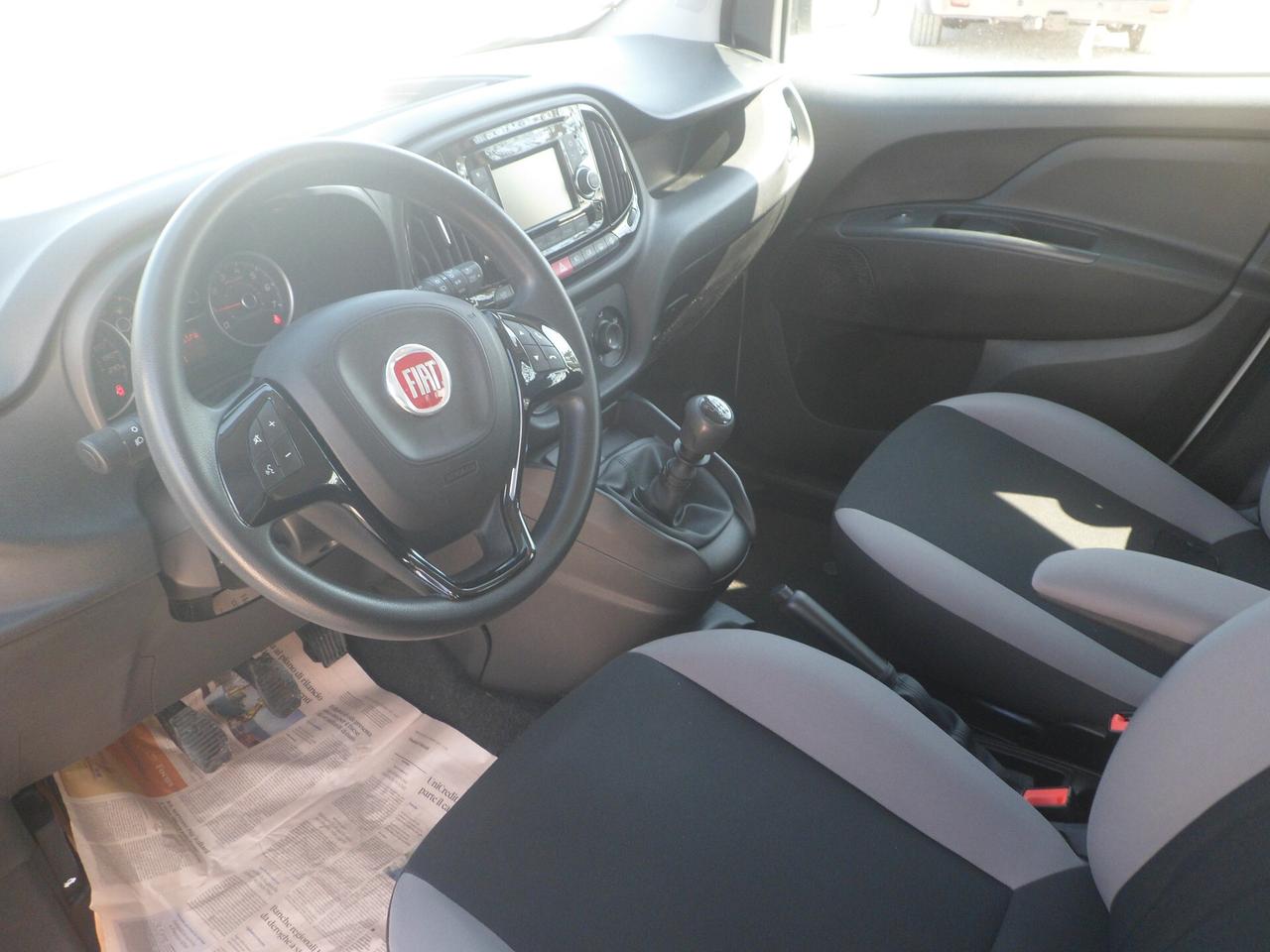 Fiat Doblo 5 posti autocarro