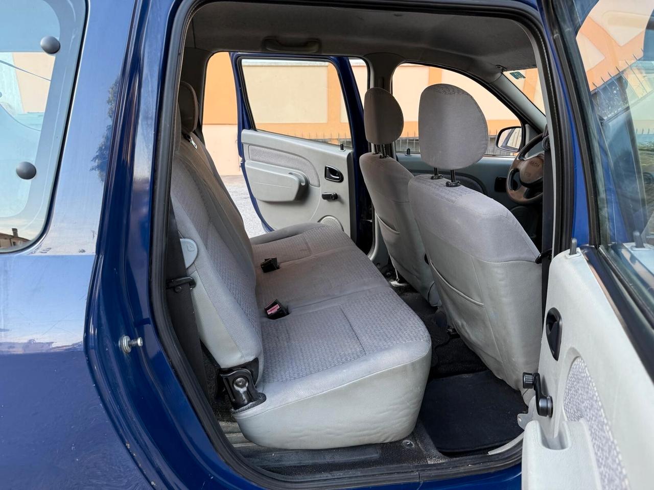 Dacia Logan 1.5 dCi 50kw 7 posti ok Neopatentati