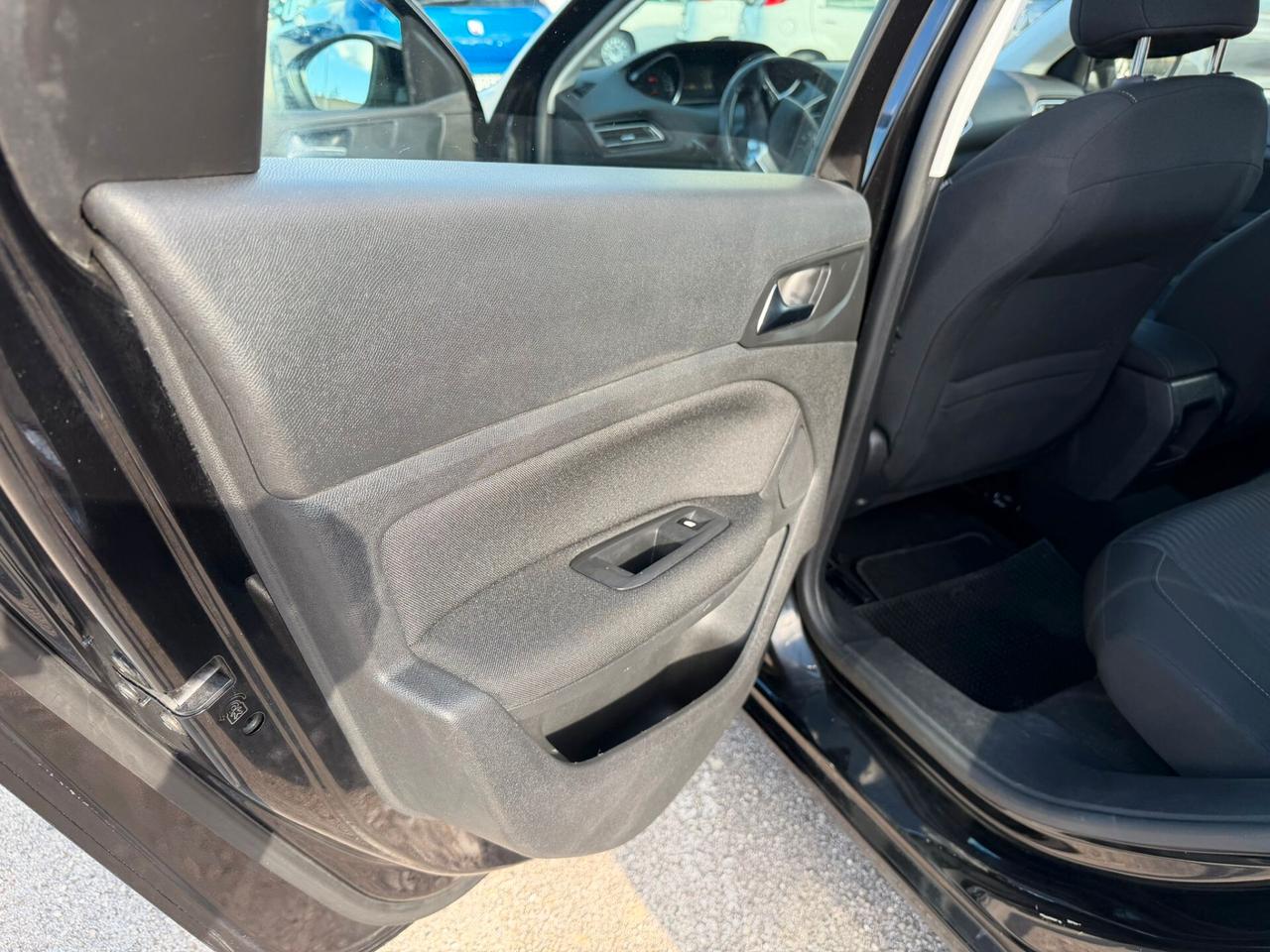 Peugeot 308 1.6 e-HDi 115 CV Stop&Start SW Business