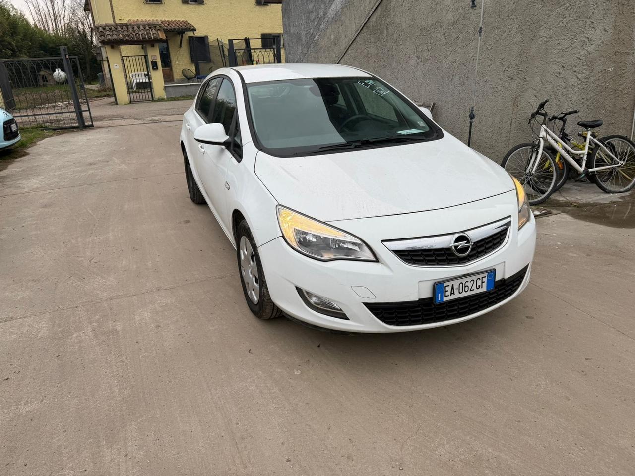 Opel Astra 1.4 16V Twinport 5 porte Enjoy