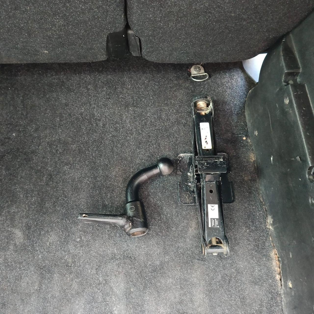 Fiat Doblo 1.3 MTJ Autocarro con gancio traino N1 5 posti