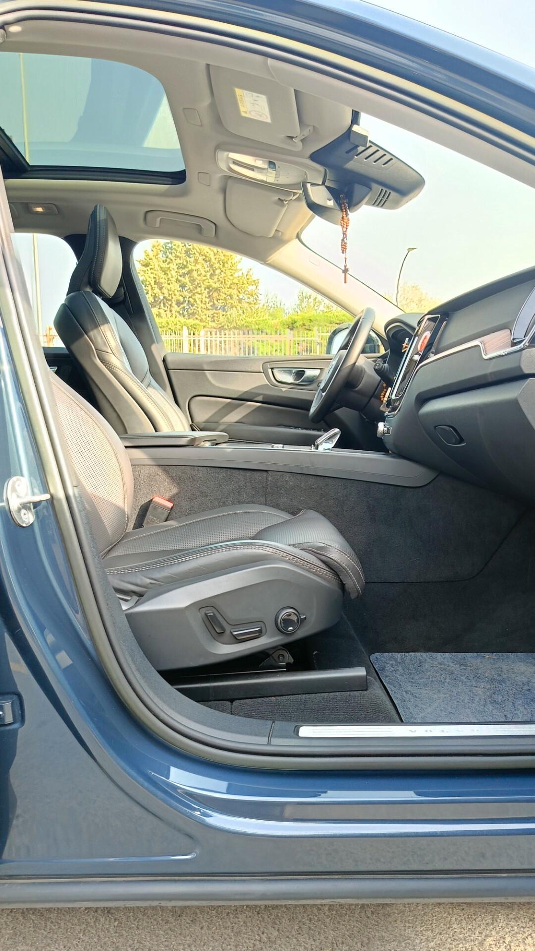 Volvo XC 60 XC60 B4 (d) AWD automatico Business