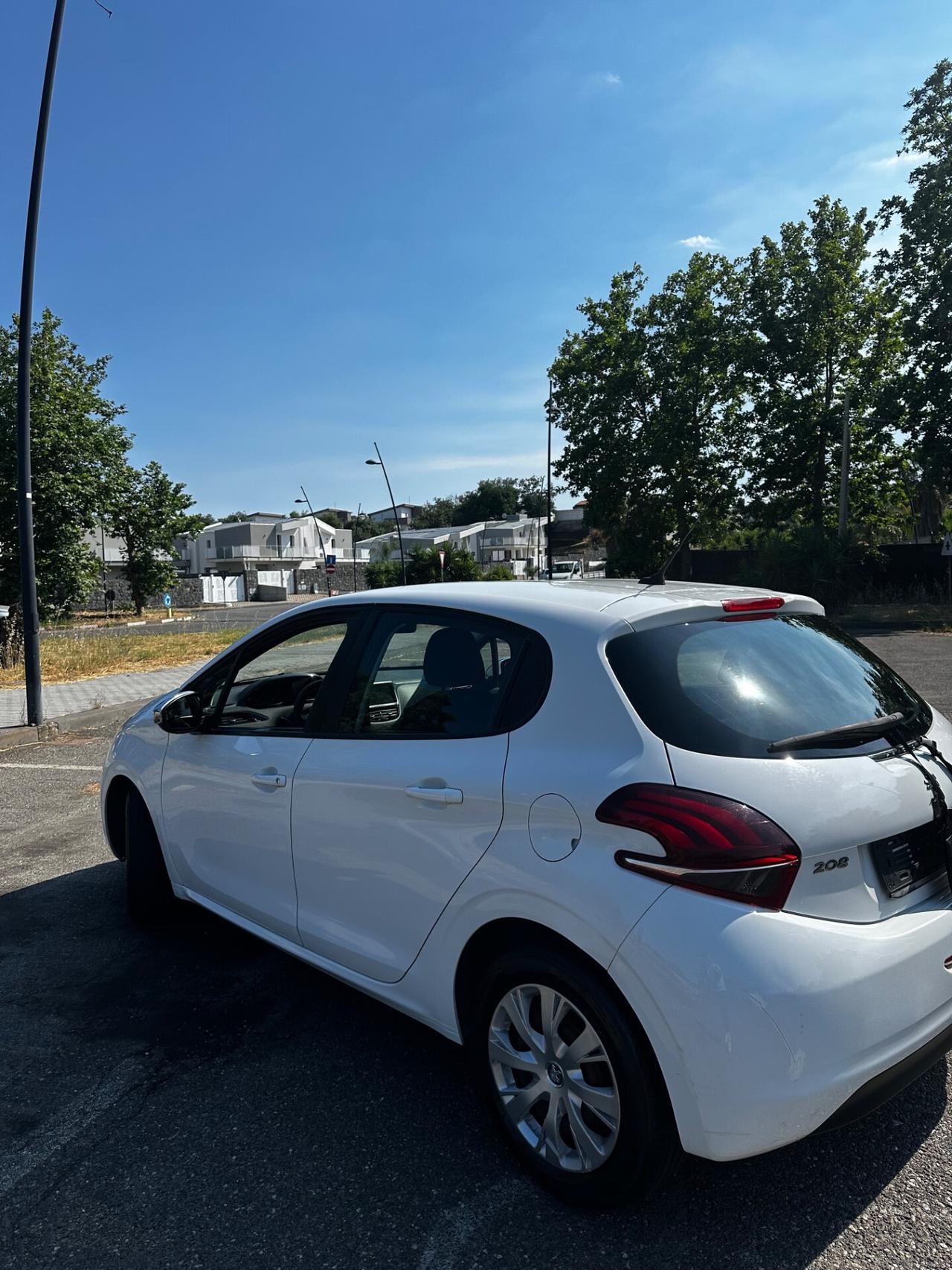 Peugeot 208 BlueHDi 100 5 porte Allure