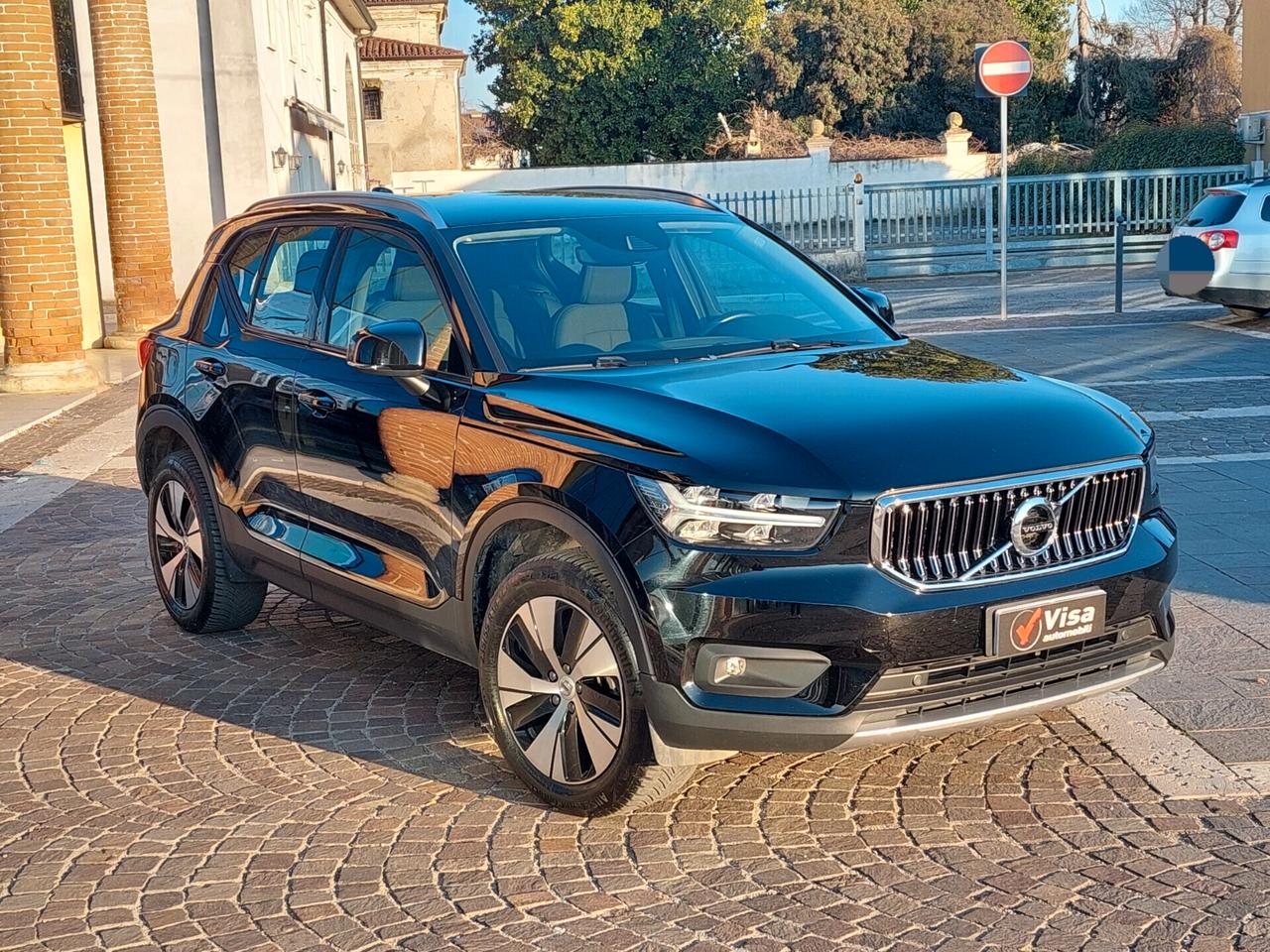 Volvo XC40 T2 Geartronic Momentum Pro #MP