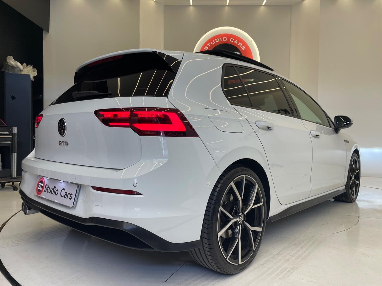 Volkswagen Golf GTD 2.0 TDI DSG 200CV