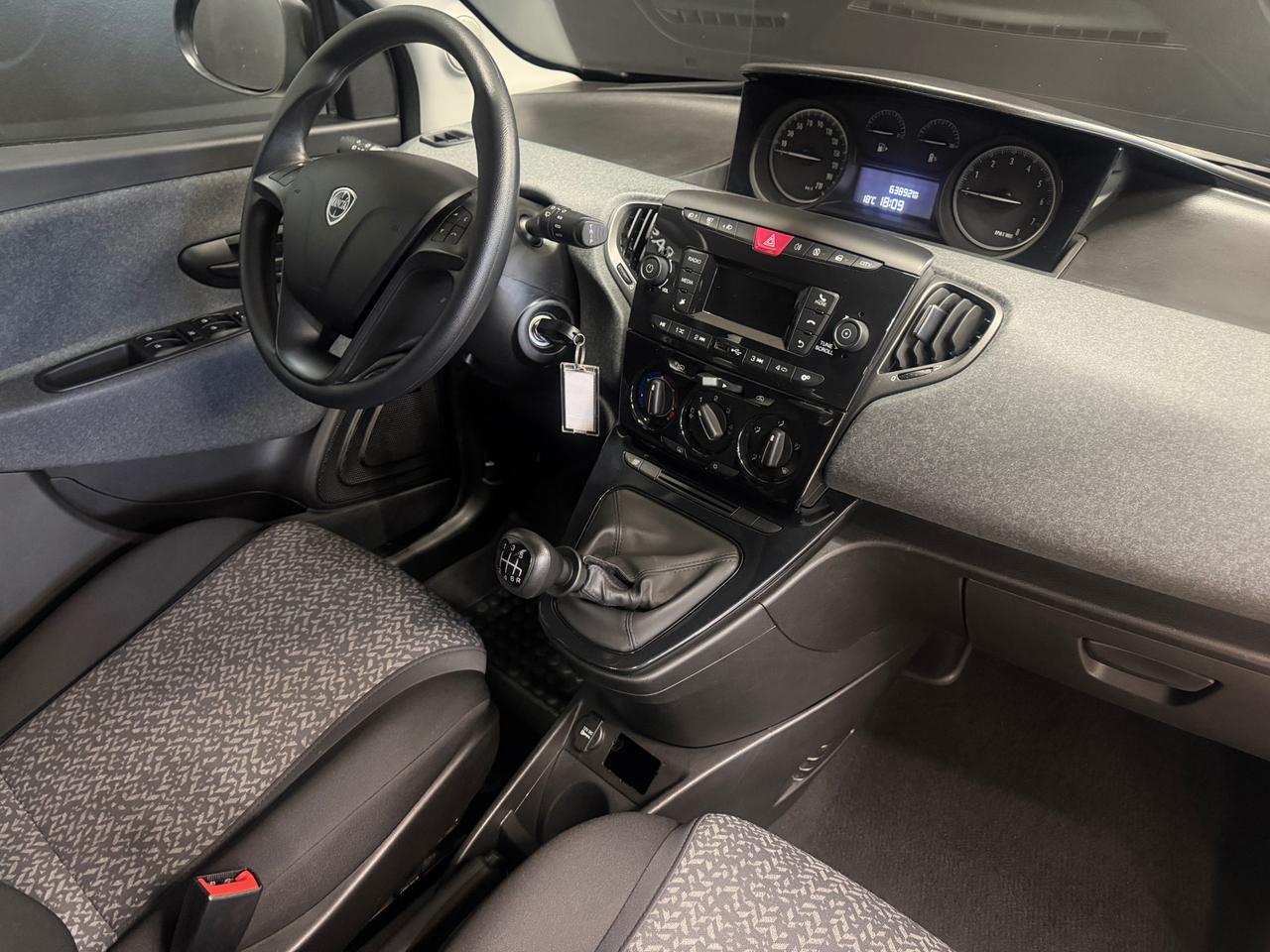 Lancia Ypsilon 1.0 firefly hybrid Silver Plus s&s 70cv