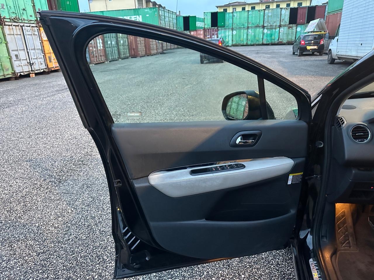 Peugeot 3008 1.6 HDi 115CV Business