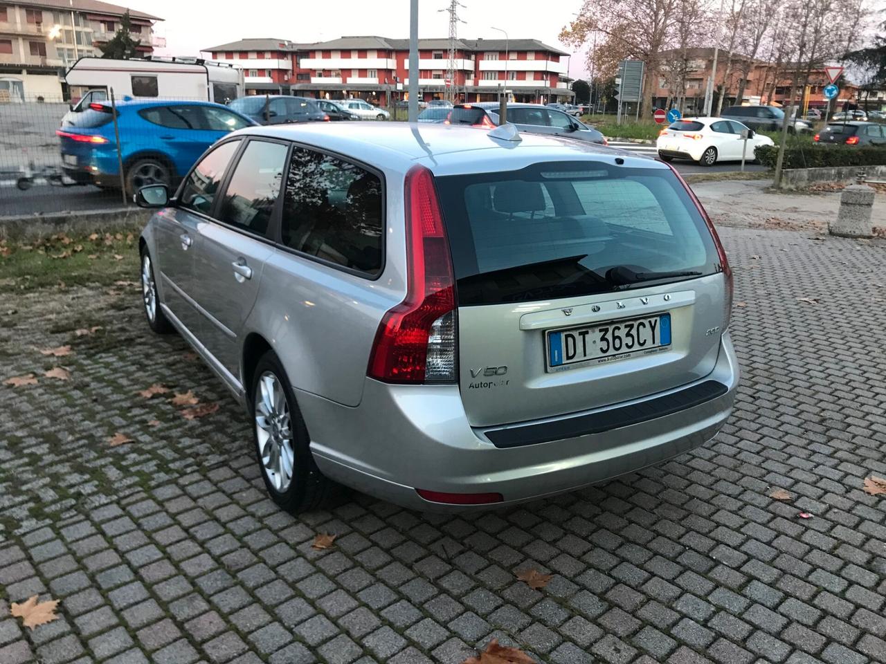 V50 2.0d Momentum automatica cerchi da "17"