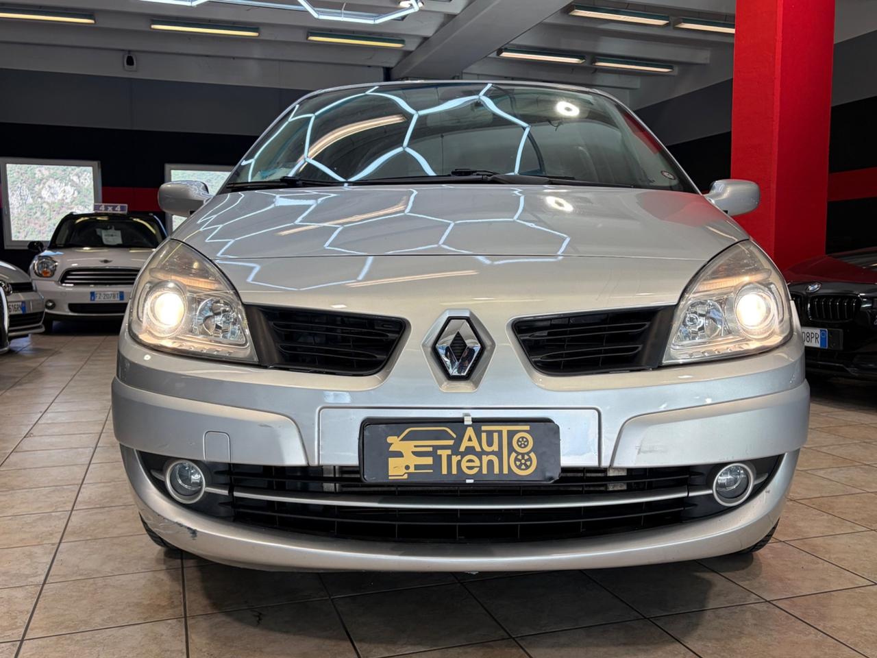 Renault Scenic Grand Scénic 1.9 dCi/130CV PlayStation Portable