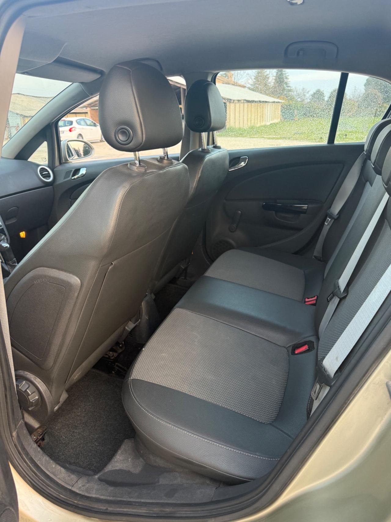 Opel Corsa 1.2 Benzina Metano unipropr. NEOPATENTATI