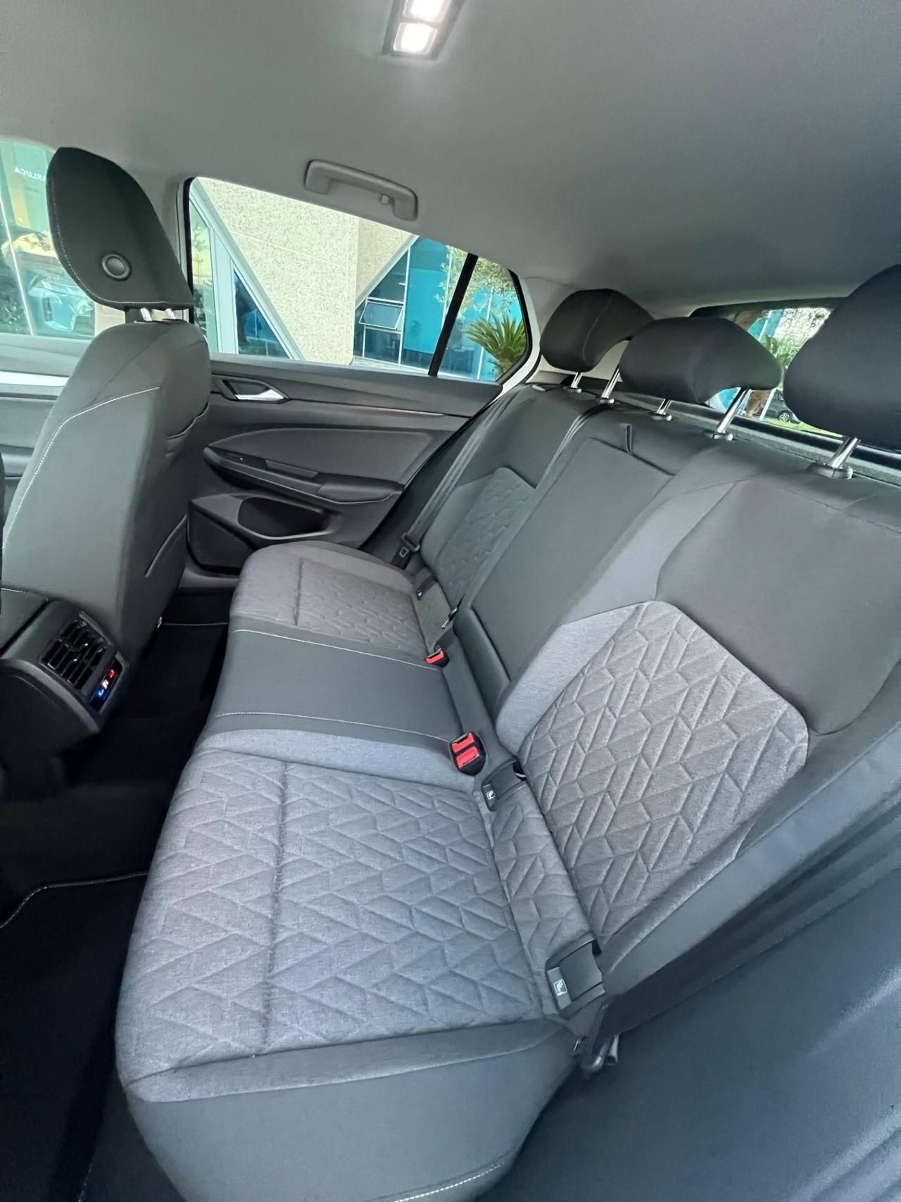 Volkswagen Golf 1.5 TSI eHybrid DSG possibilità noleggio no scoring