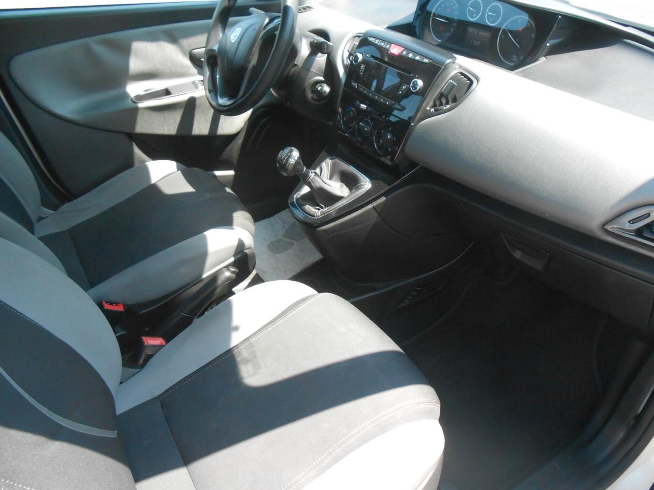 Lancia Ypsilon 1.3 MJT 16V 95 CV 5 porte S&S Silver