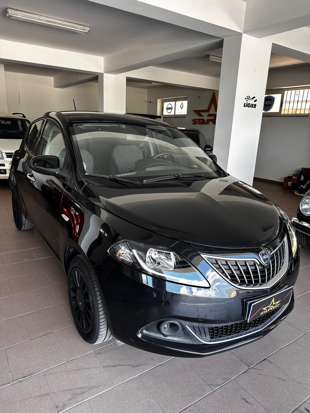 Lancia Ypsilon 1.0 FireFly 5 porte S&S Hybrid Silver