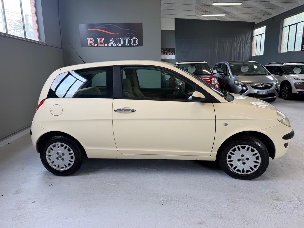 Lancia Ypsilon 1.2 16V Oro