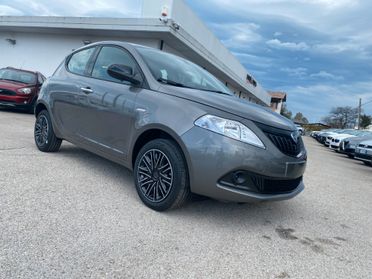 Lancia Ypsilon 1.0 FireFly 5 porte S&S Hybrid Silver 69cv