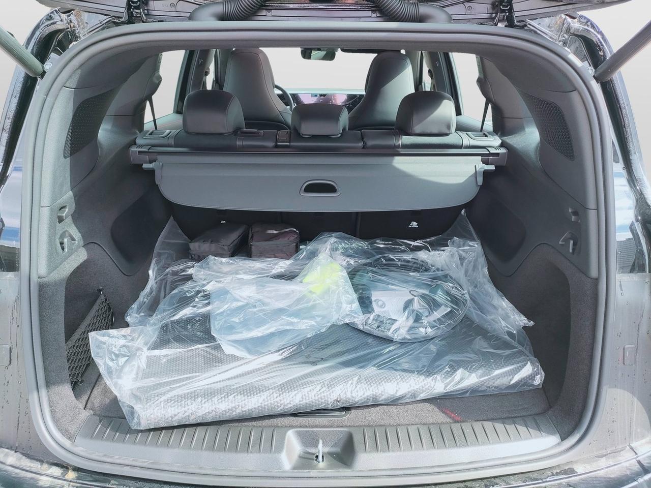Mercedes-Benz GLB 250+ con tecnologia EQ