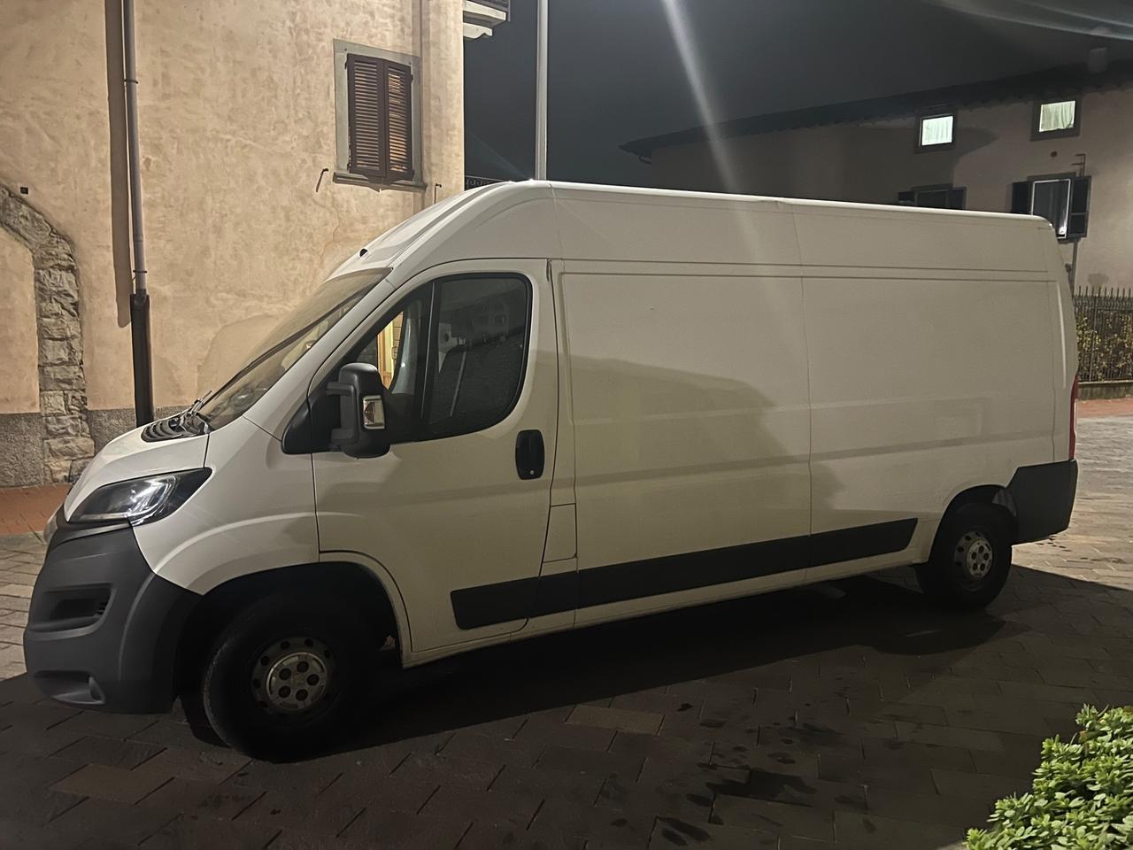 Peugeot Boxer 2.0 Diesel 130 CV - 3 Posti