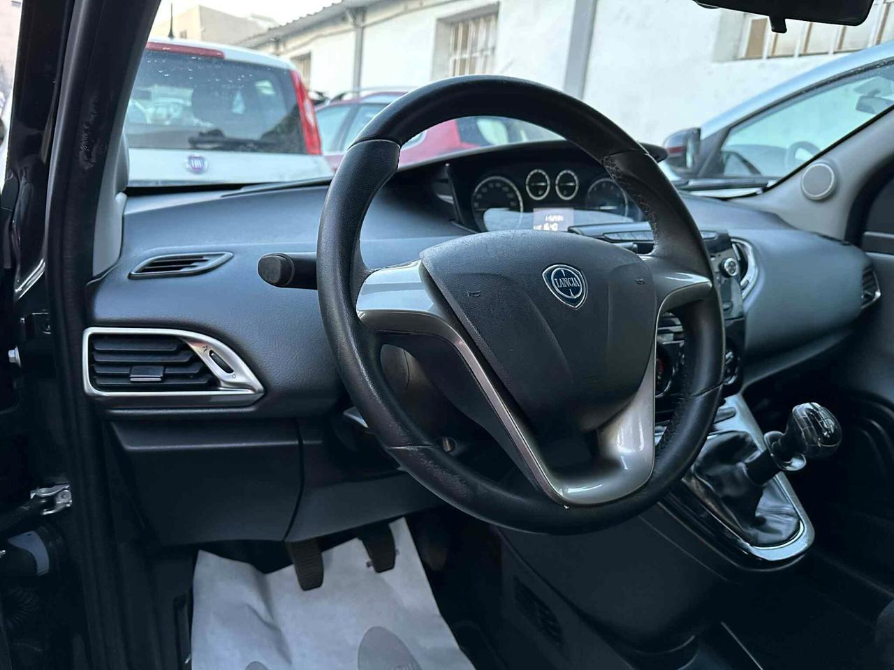 Lancia Ypsilon 1.2 69 CV 5 porte S&S Silver