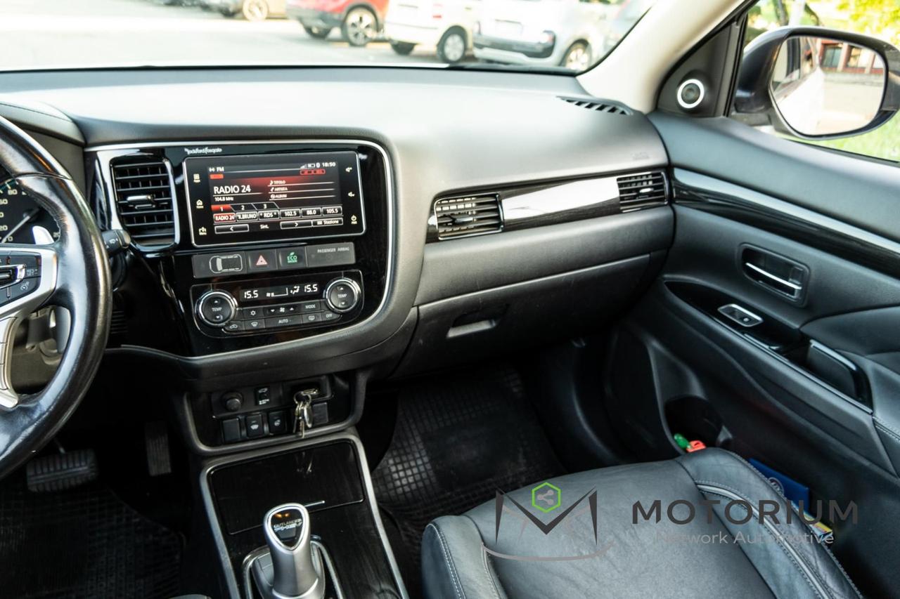 Mitsubishi Outlander 2.0 4WD PHEV Instyle 2018 - PLUG-IN HYBRID