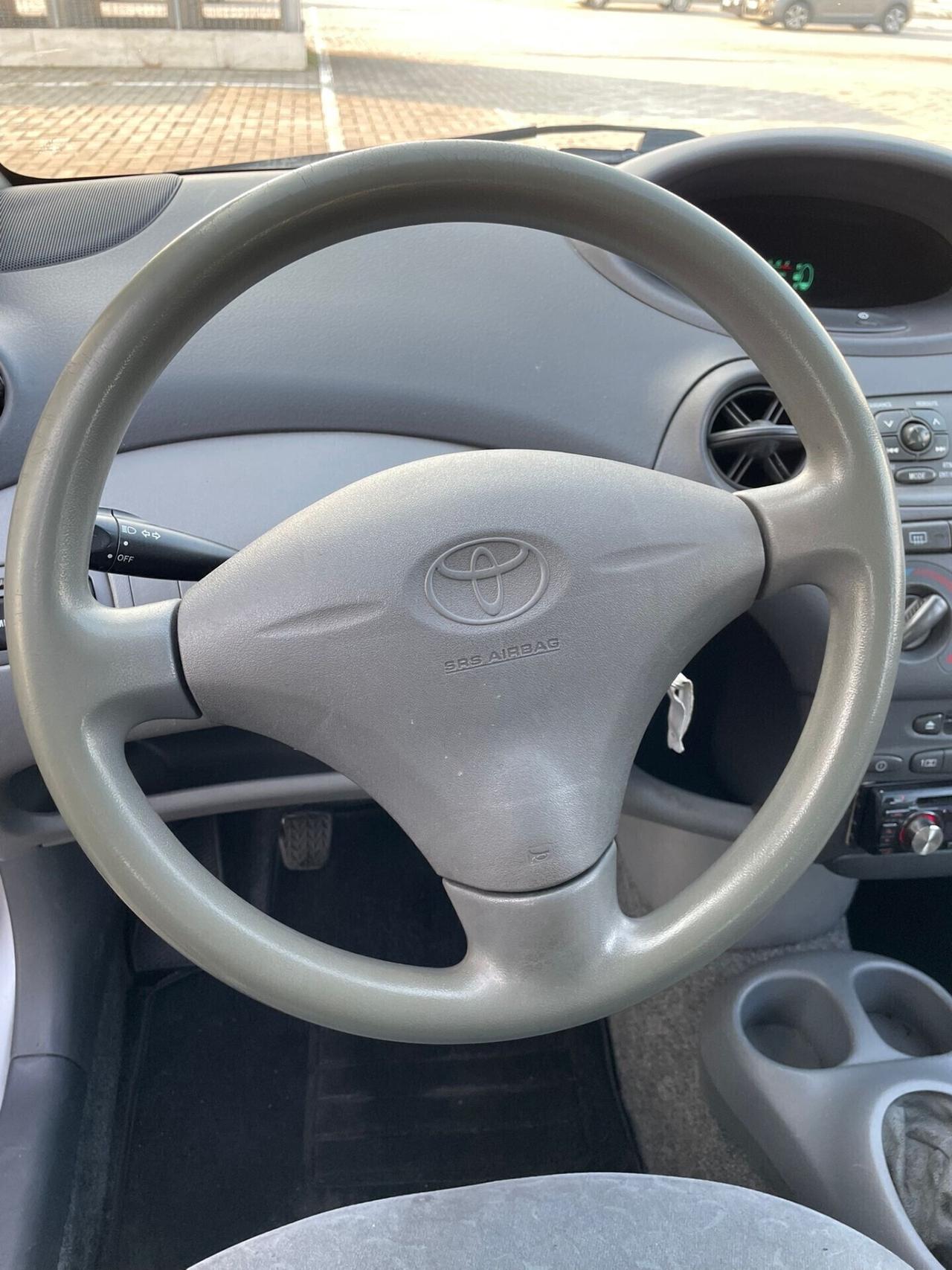 Toyota Yaris 1.0i 16V cat 5 porte Sol