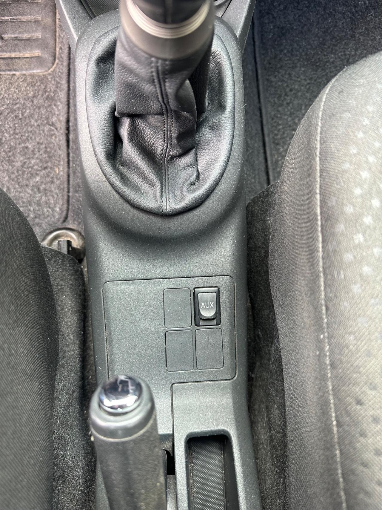Toyota Yaris 1.0 3 porte Sol - ok neopatentati