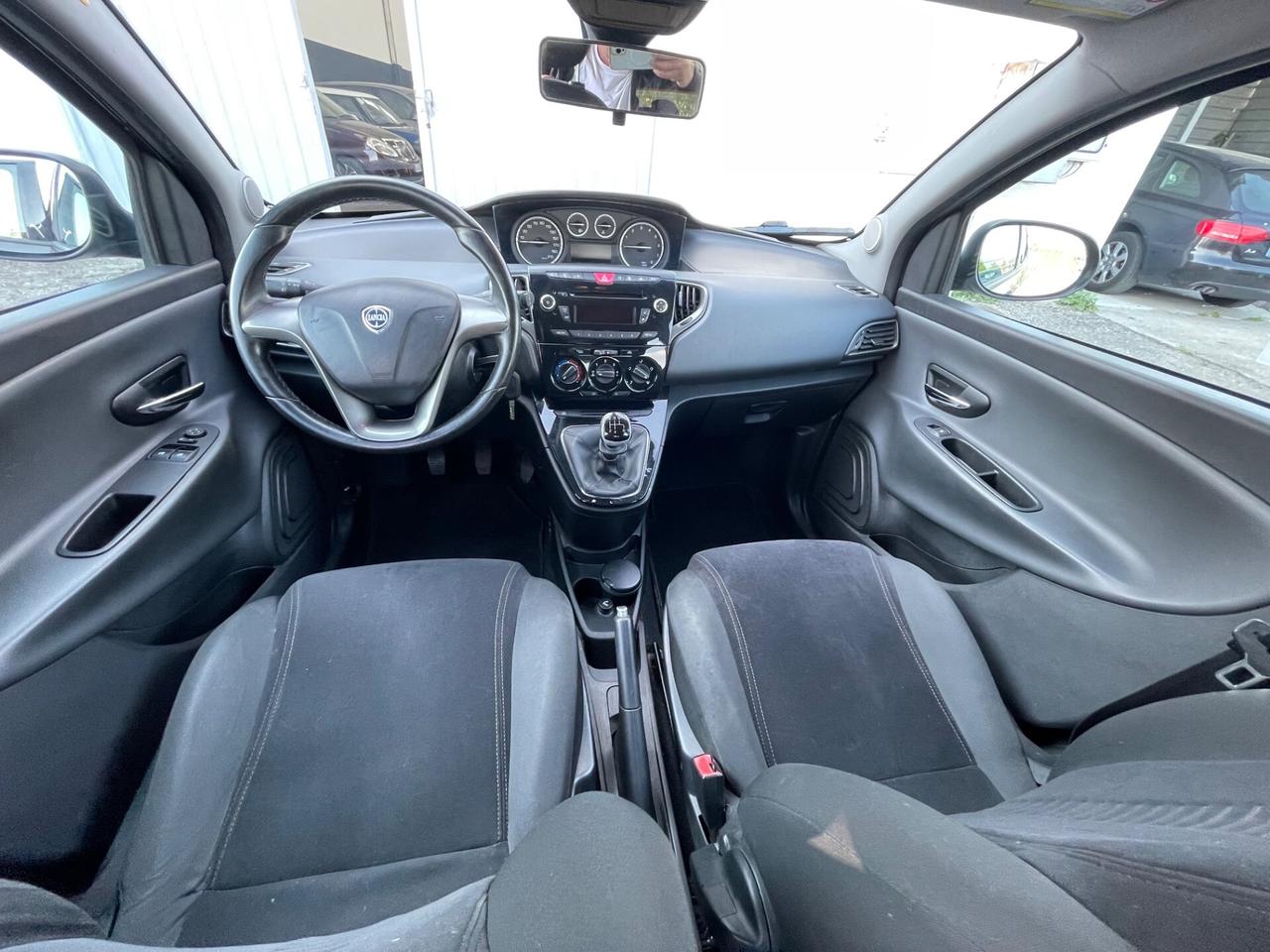 Lancia Ypsilon 1.2 69 CV Unyca