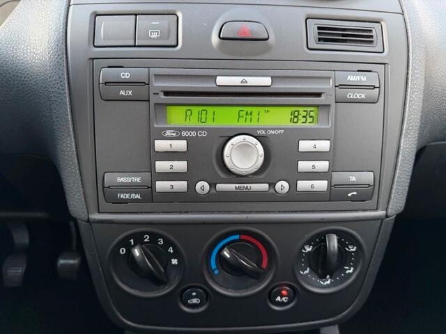 Ford Fiesta 1.2 16V 3p. Ghia Euro 4 ok neopatentati