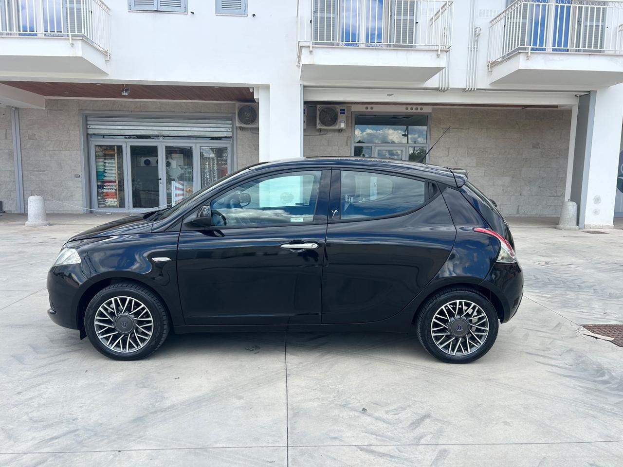 Lancia Ypsilon 1.2 69 CV 5 porte Platinum GPL