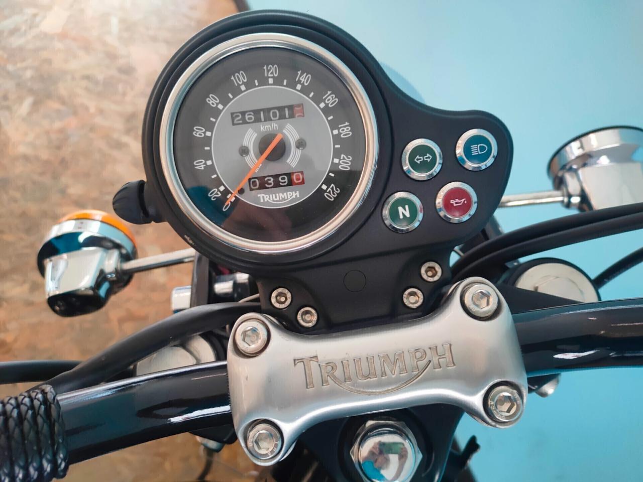 Triumph Bonneville 800: l'intramontabile scrambler