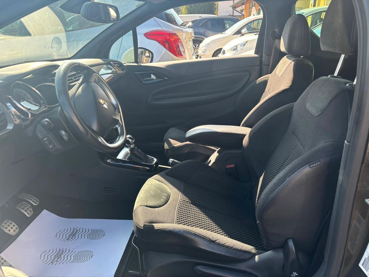 DS3 1.2 - 82cv anno 2014 con 104.889 km OK NEOPATENTATI