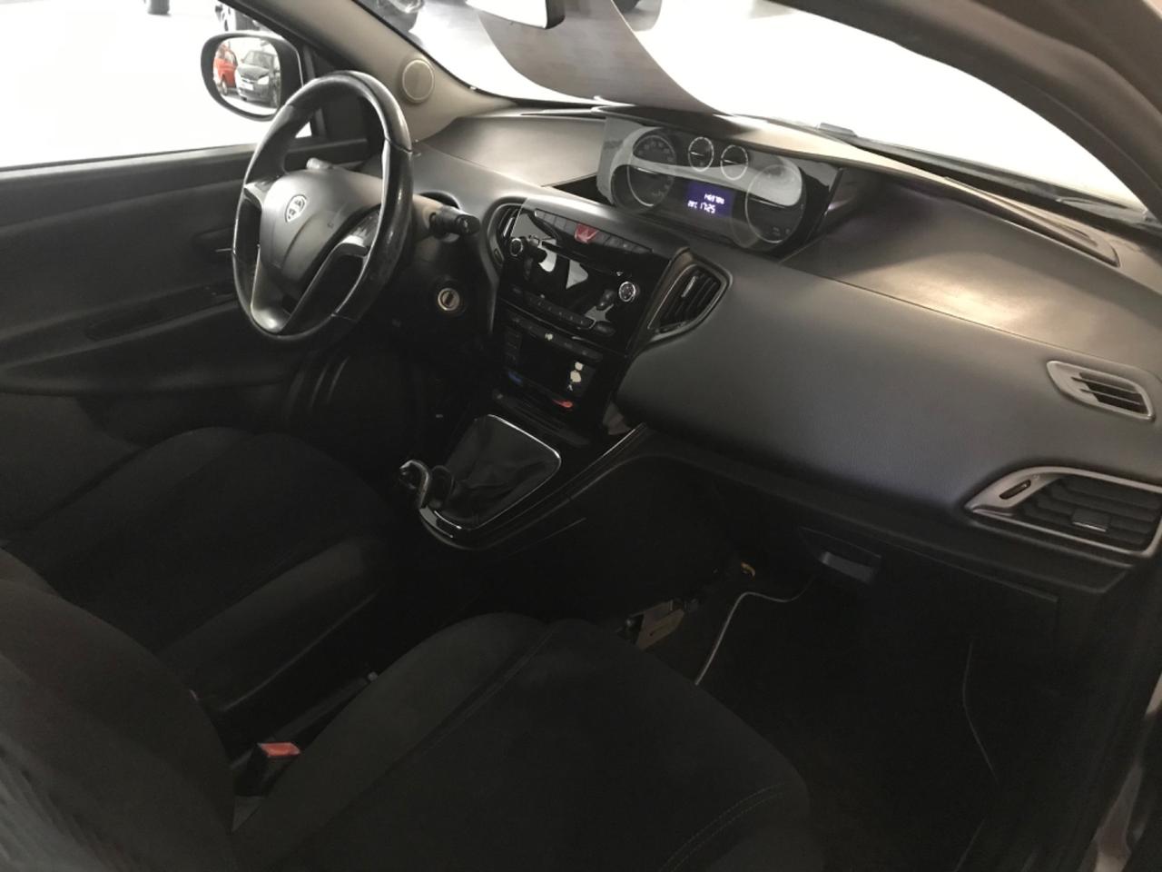 Lancia Ypsilon 1.2 69 CV 5 porte S&S Platinum
