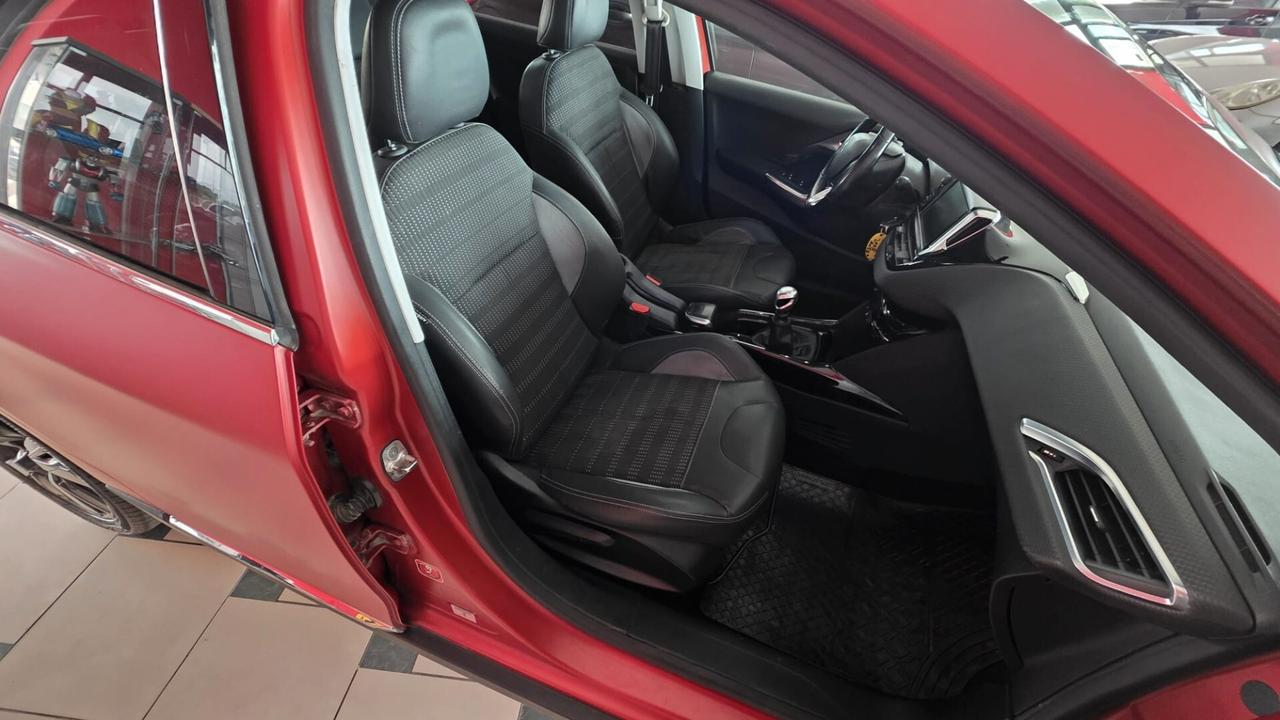 Peugeot 2008 BlueHDi 120 S&S Allure Red matt