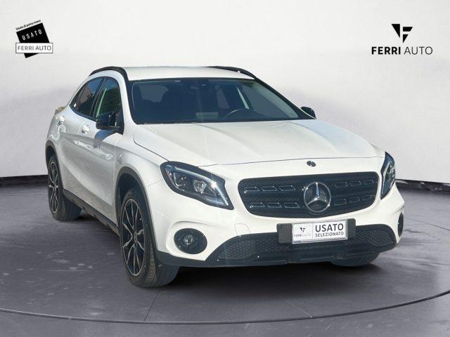 MERCEDES-BENZ GLA 200 Sport