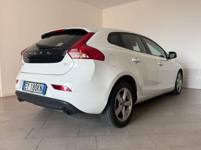 VOLVO V40 T2 Summum