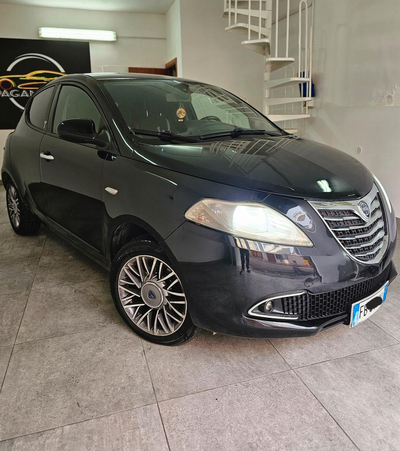 Lancia Ypsilon 1.2 69 CV 5 porte Platinum S&S