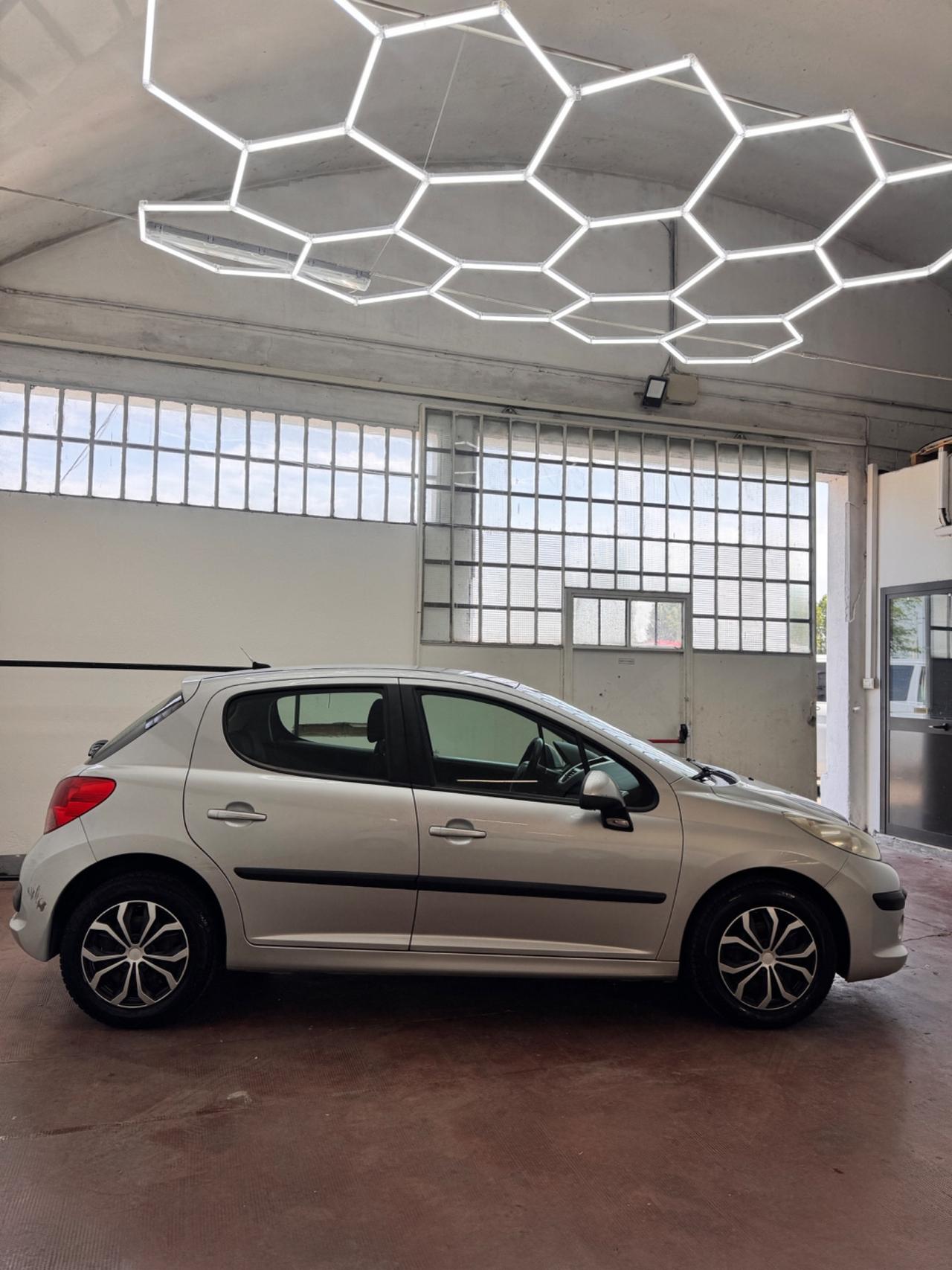 Peugeot 207 1.4 8V 75CV 5p. Neopatentati