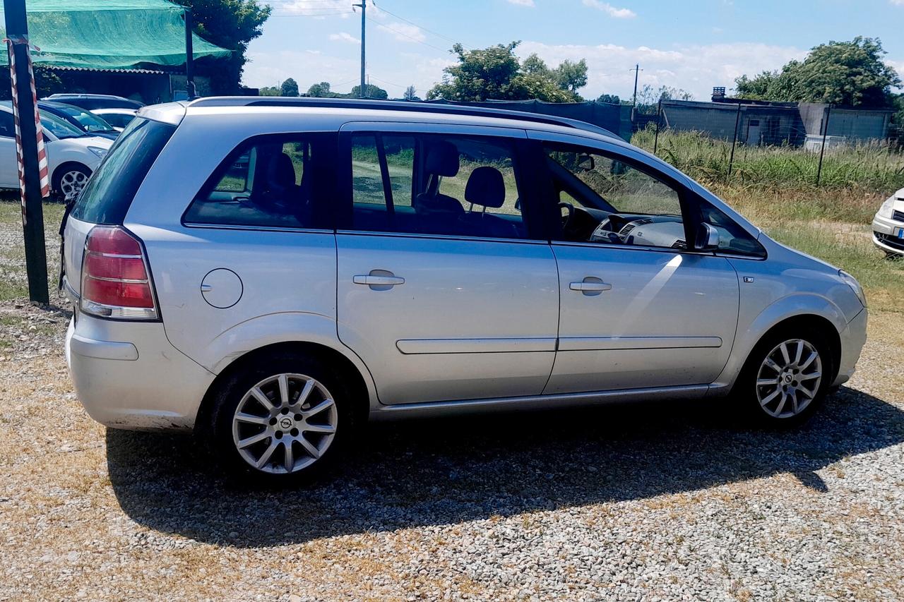 Opel Zafira 1.8 16V VVT Cosmo