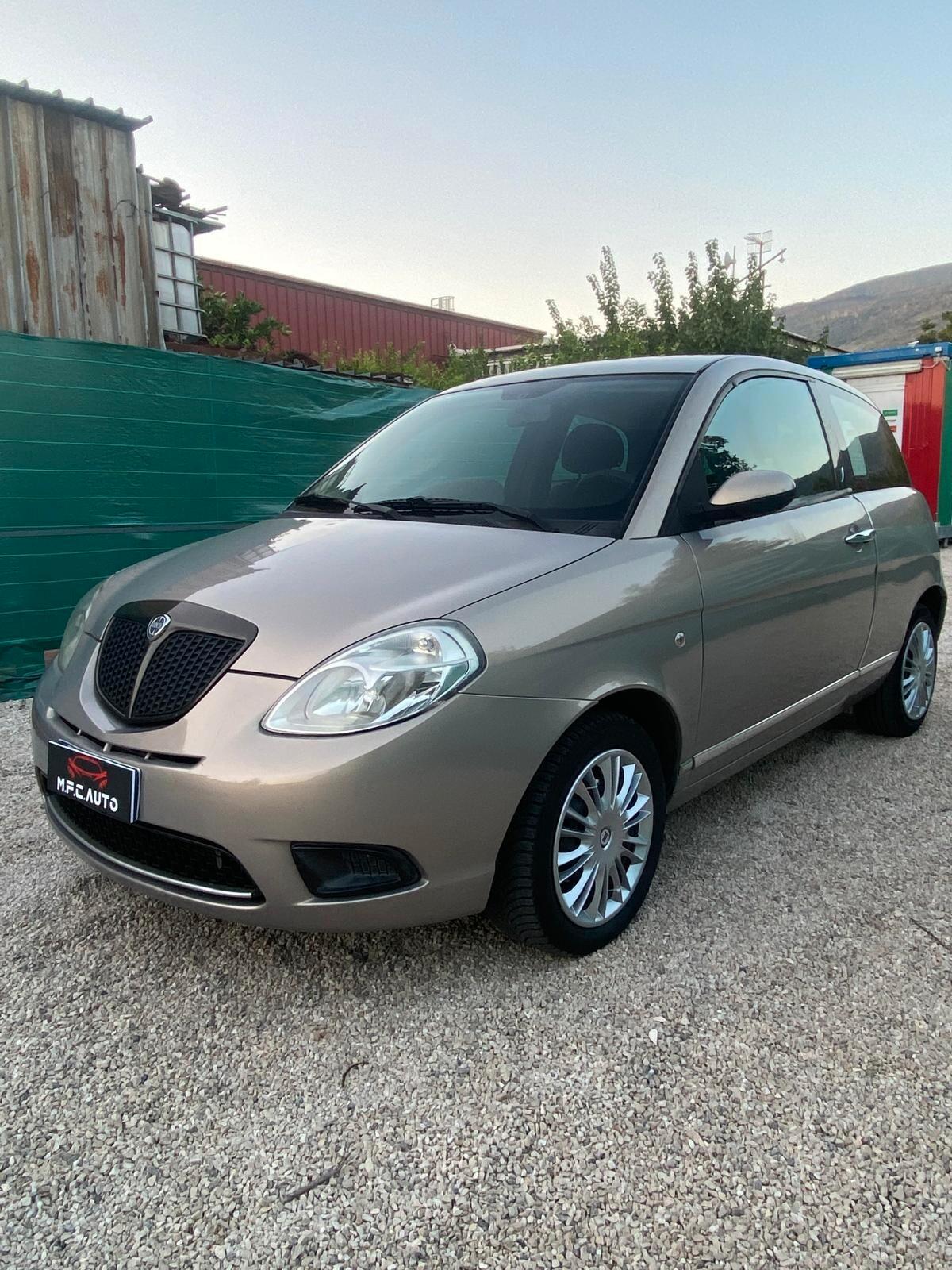 Lancia Ypsilon 1.3 MJT 90 CV Platino