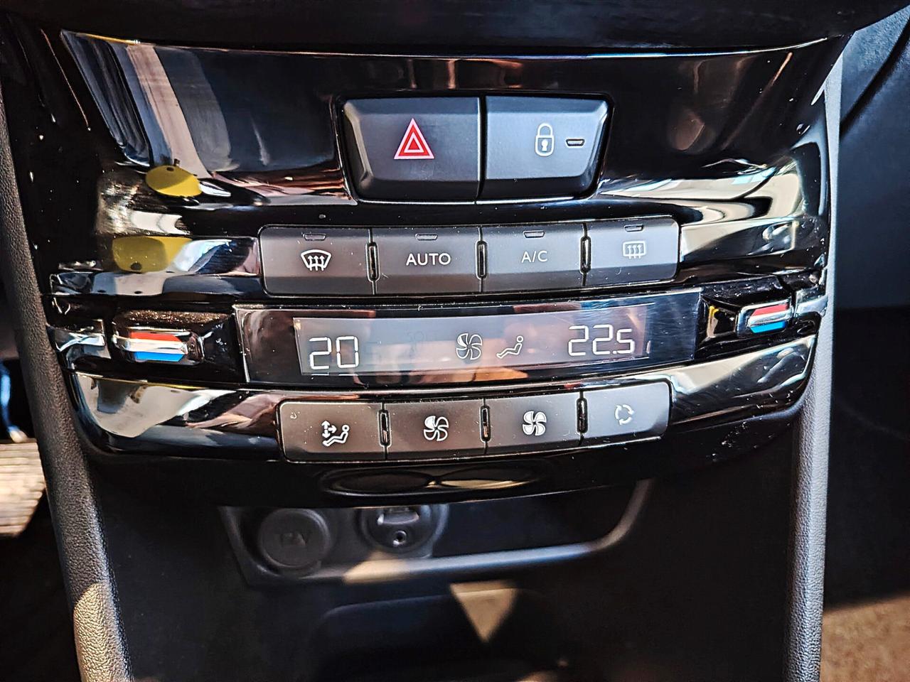 Peugeot 2008 PureTech 1.2 Turbo 110 S&S Black Matt