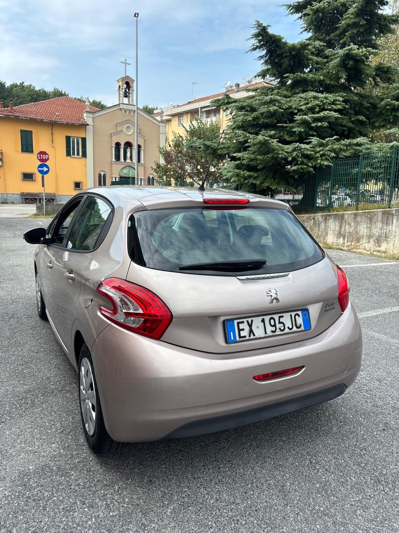 Peugeot 208 PureTech 82 5 porte Allure