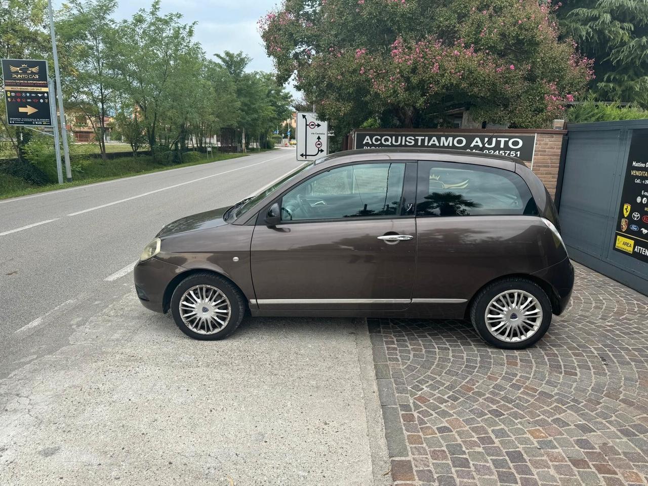 Lancia Ypsilon 1.2 69 CV Unyca