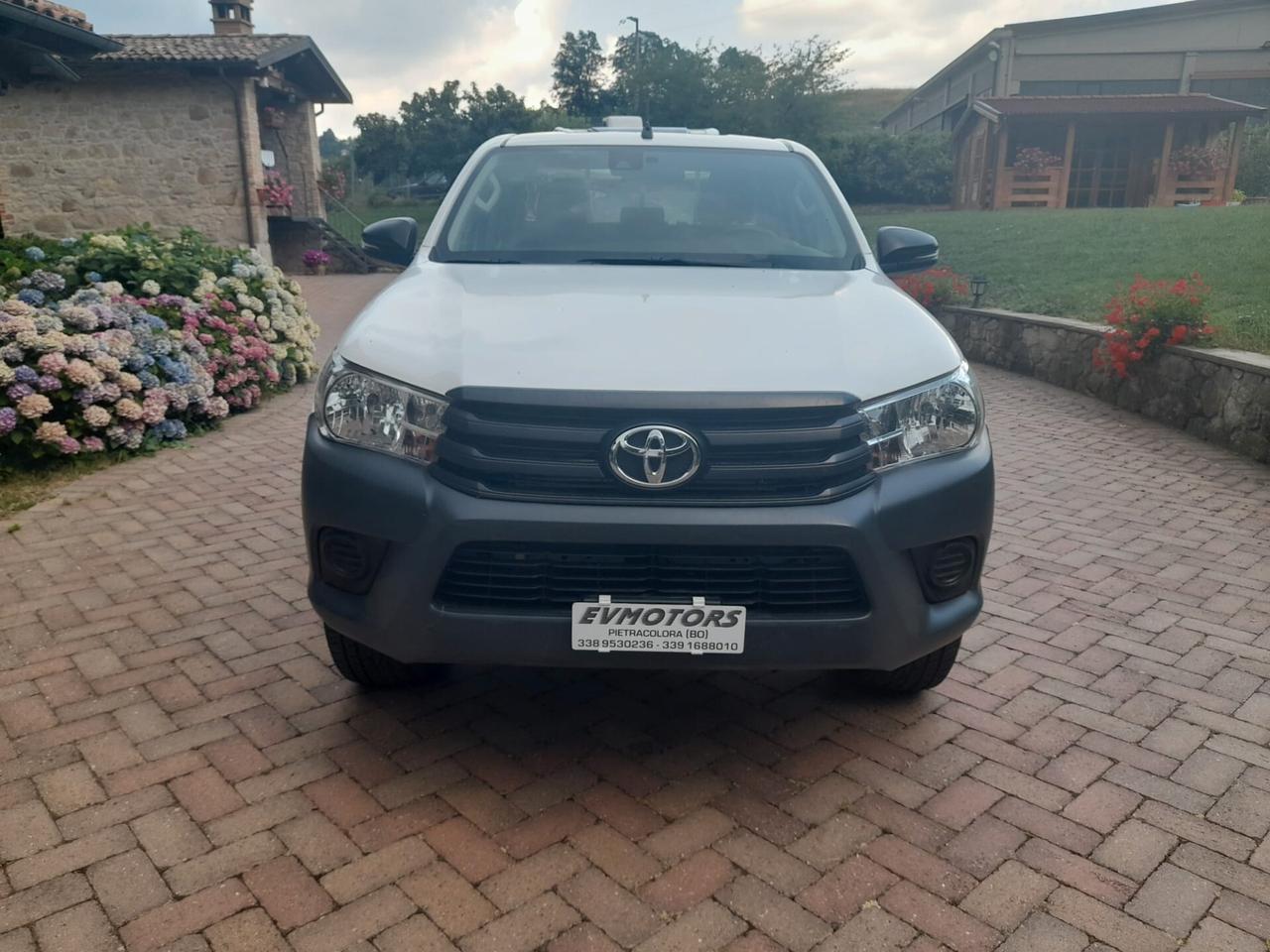 Toyota Hilux 2.4 D-4D 4WD 4 porte Double Cab Lounge AUTOCARRO