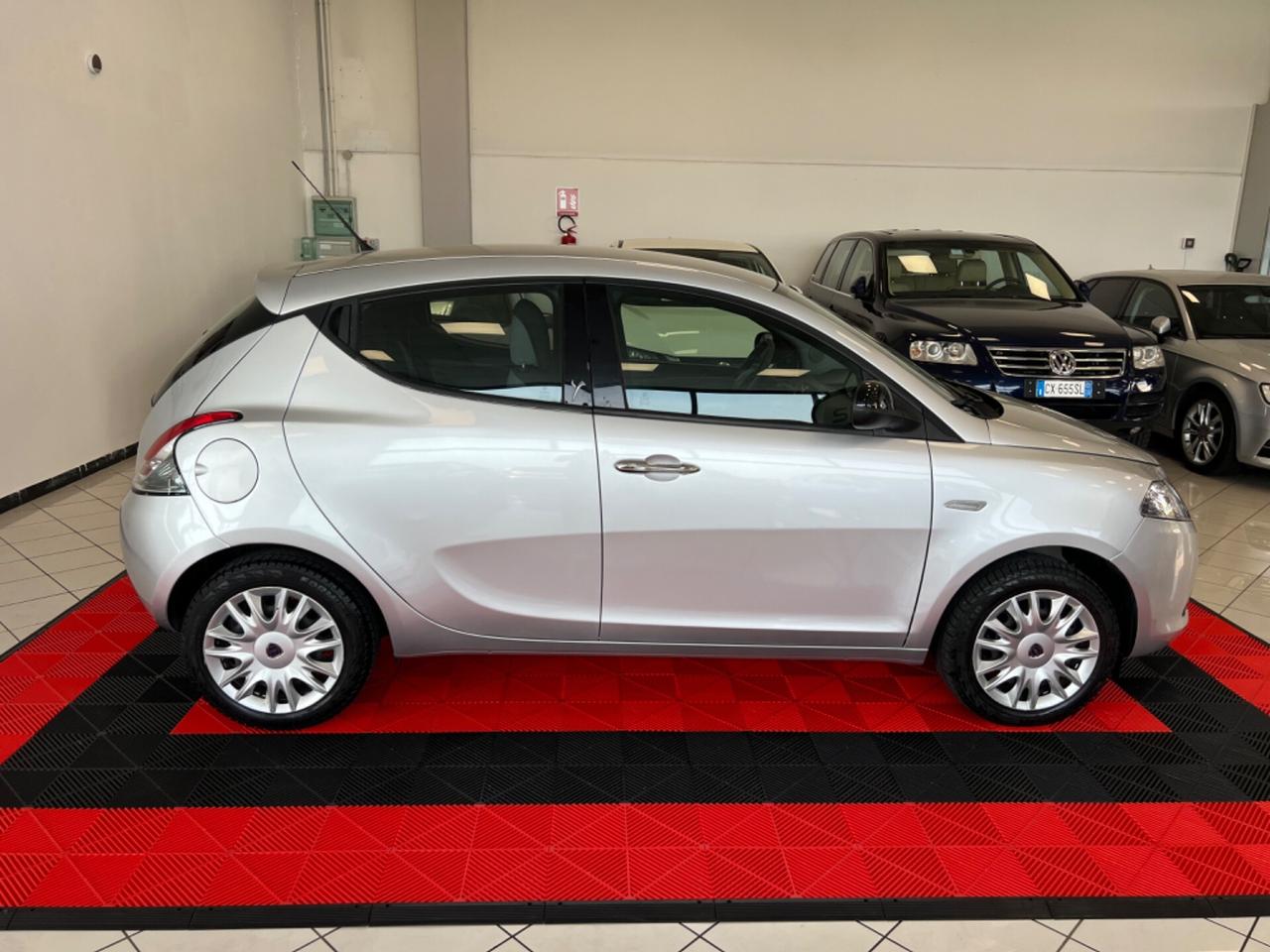 Lancia Ypsilon 1.2 69 CV 5 porte S&S Silver