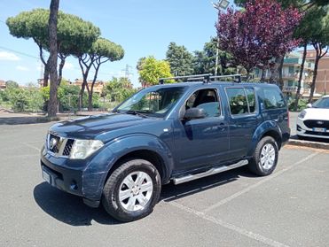 Nissan Pathfinder 2.5 dCi SE